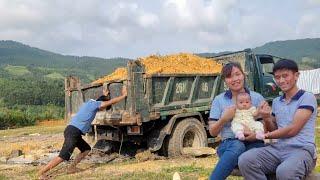 Chi Duyen's family encountered difficulties when their car broke down while transporting soil