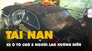 Xe ô tô biển số TP.HCM chở 5 người lao xuống biển Nha Trang