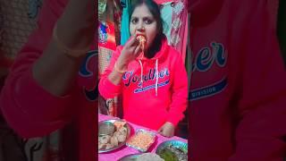 Golgappe aur chaumin khate hue sakshi sagar #new #viral #trending #short #video #chaumin #golgappe