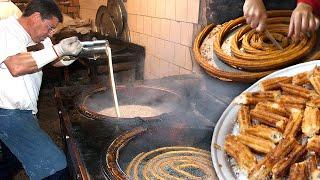 Artisan churros. Traditional elaboration of the dough and threads in Churrería La Mañueta