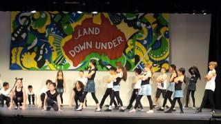 Primary school dance performance "Livin' on a prayer"