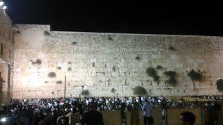 Tisha B'Av Singing at the Kotel 5774