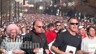 Sportfilm - Mass of Runners at Start of Race (4)