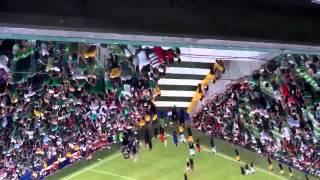 La gente lagunera celebra el triunfo de mexico