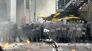 Protesters clash with police in Mexico City