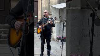 Юрий Волнов поёт песню Аллы Зиминой на акции Возвращение имён #дрезден #мемориал #аллазимина