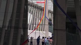 Trabajadores del INFONAVIT rompieron bandera LGTBI+ instalada en su edificio #shorts #lr