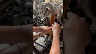 Mechanic video#sohrts #tecnician #automobile #vairalvideo #mechanic #head #ytshorts