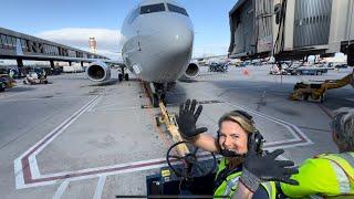 Boeing 737-800 Pushback Near Concourse | Phoenix Sky Harbor