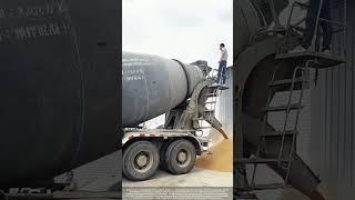 Harvesting Wheat with a Cement Mixer Truck : Dangerous Innovation or Emergency Farm Hack
