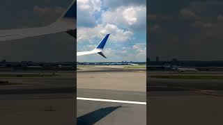 Landing in EWR Airport - Destination New York City #travel #airplane #landing #nyc #newarkairport