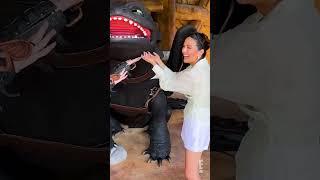 𝒜𝒸𝒸𝒾𝑜 secrets! Go behind the scenes with Erin Lim Rhodes to explore the worlds of #EpicUniverse.