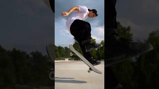 This is the equivalent of 360... #skateboarding #skateboard #youtuber #skate #freemotion #airflip