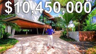 Recorriendo una nueva Mansion Tropical Moderna, obra maestra a la venta por $10,495,000 de Dolares