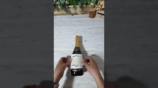 Как приклеить наклейку, чтоб ничего не съехало..