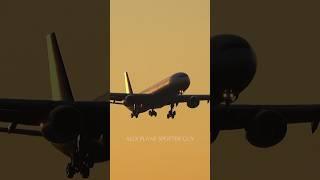 LUFTHANSA A340-600 LANDING DURING GOLDEN HOUR AT CHICAGO OHARE ORD