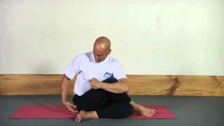 Floor piriformis stretch, for piriformis syndrome and hip pain | Kit Laughlin from Stretch Therapy