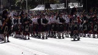 THE SCOTS COLLEGE OLD BOYS PIPE AND DRUMS  BAND ON ANZAC DAY , SYDNEY MARCH  ON  APRIL 25