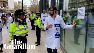 XR: climate protesters enter Shell HQ and scientists glued to government building