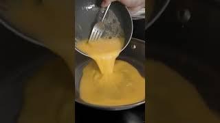 Scrambled Eggs That Won't Stick to The Pan