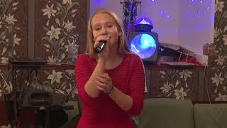 "Подари мне платок,голубой лоскуток.." поет Дошина Даша г.Горловка