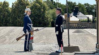 2024-07-10 Onsdag  Drottningholms Slott vaktavlösning Marinbasen-Livgardet Livskvadron