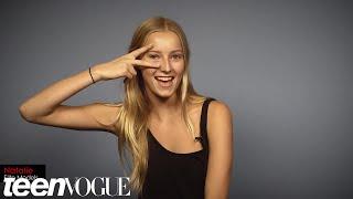 Watch These Fashion Models Demonstrate How to Pose for Pictures