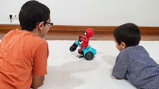 Salonda Spiderman Var. Spiderman in The Hall Fun Kids Video