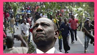 wacha ujinga fungua gate!Angry Gen z storms Ruto's home for destruction after refusing to resign