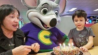 Eli's 4th Birthday Party at Chuck E Cheese | Opening Presents at Chuck E Cheese