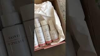 Unboxing  Australian made skincare. Its soooo pretty!