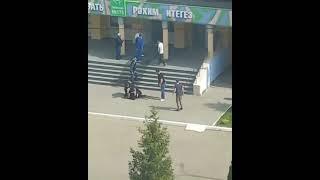 Задержание 19-летнего Ильназа Галявиева у выхода из гимназии