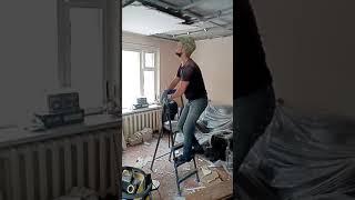 Демонтаж гипсового потолка для чайников