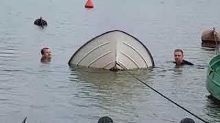 Boot gezonken! With 385 gezonken. Boat sunk, crash!