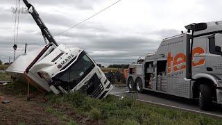 VN24 - LKW landet an letzten Arbeitstag des Fahrers im Graben