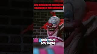 Este payaso no es normal, con sus manos te convierte en palomitas de maíz