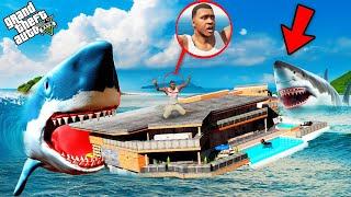 GTA 5 : I Crashed and Stuck On A Floating House Surrounded By Sharks.. (GTA 5 Mods)