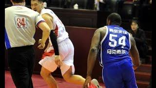 Chinese player runs for his life after cheap shot on Jason Maxiell