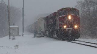 11/14/22 Trains in the First Snowfall of the Year (UP, BNSF)