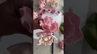 Decorating this pink cake with my Secret Garden Silicone Mould  #ekatsacademy #siliconemould