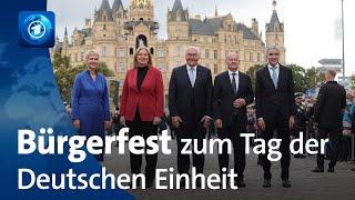 Bundeskanzler Scholz in Schwerin beim Bürgerfest zum Tag der Deutschen Einheit