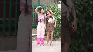 Itna gadha koi kaise ho sakta hThat one friend while Posing #ytshorts #ytindia #sister #comedy