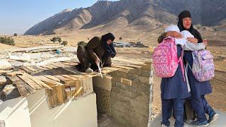 Grandmother's veteran and creative hands: the unique art of planking the roof of the house