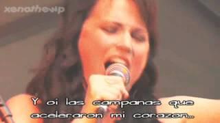 Lucy Lawless in Concert l Gloria with Subtitles in Spanish / HD