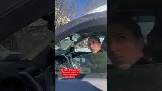 Блондинка тупит очень сильно !
