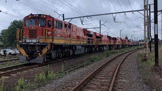 Heavy train been rescued by Transnet class 44GE diesel locomotives.