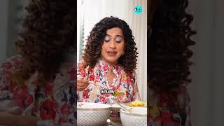 Kamiya Jani Tries Chicken Curry With Idli | Curly Tales #shorts