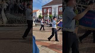 Schützenfest Esens 2024 - Aufmarsch Fanfarenzug der Freiwilligen Feuerwehr Esens zum Festumzug