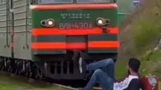 Поезд сбил человека