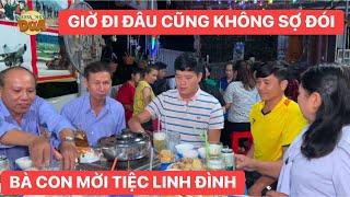 Giờ đi đâu Khương Dừa cũng không sợ đói vì được bà con thương yêu mời tiệc linh đình